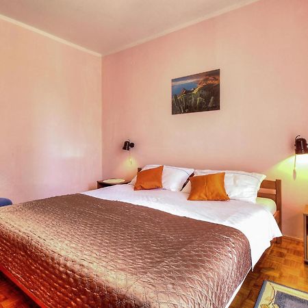 Amazing Apartment In Porec With Wifi 外观 照片
