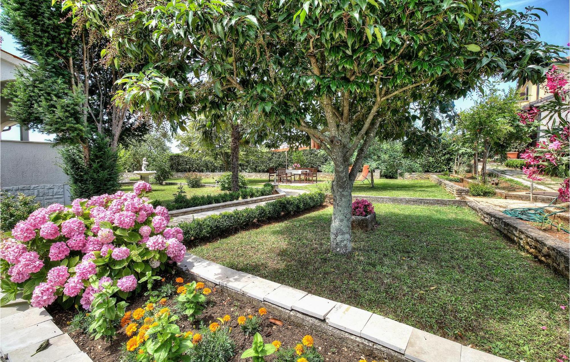 Amazing Apartment In Porec With Wifi 外观 照片