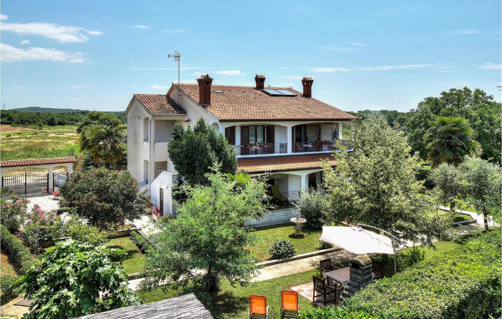Amazing Apartment In Porec With Wifi 外观 照片