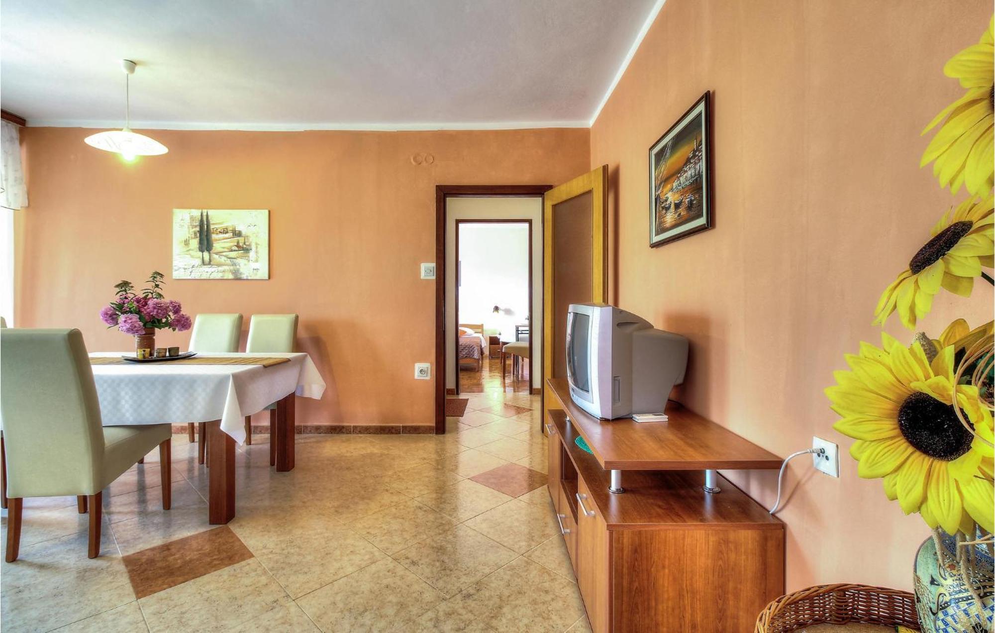 Amazing Apartment In Porec With Wifi 外观 照片